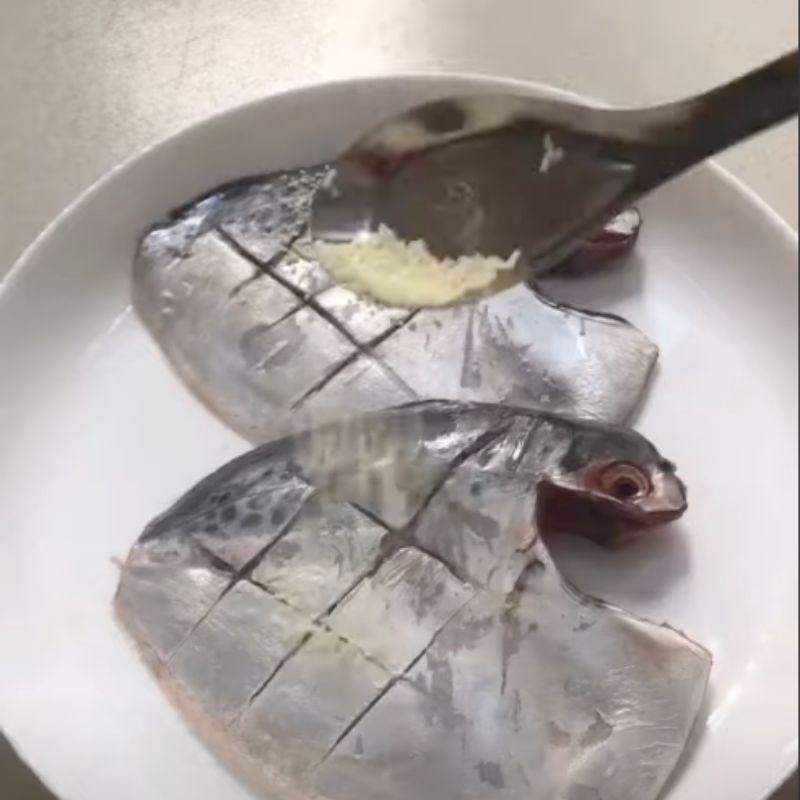 Bước 1 Sơ chế cá bánh lái Cá bánh lái chiên