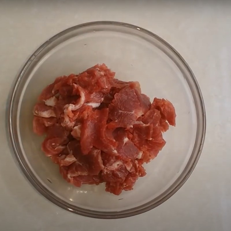 Bước 1 Sơ chế nguyên liệu Bò xào măng chua