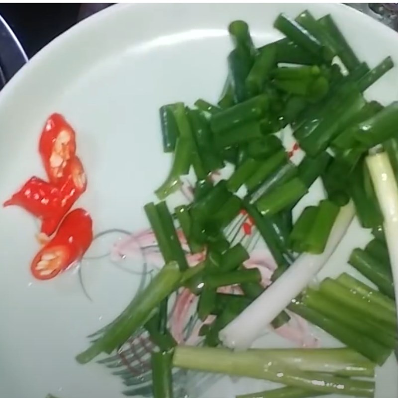 Bước 1 Sơ chế nguyên liệu Bò xào măng chua