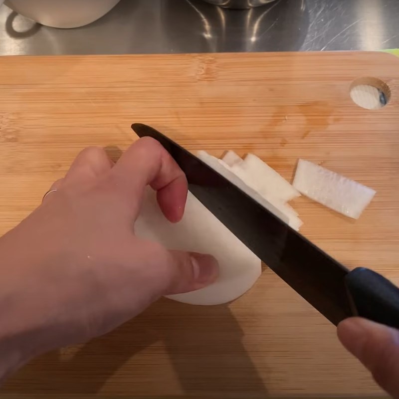 Bước 1 Sơ chế nguyên liệu Súp miso thịt viên