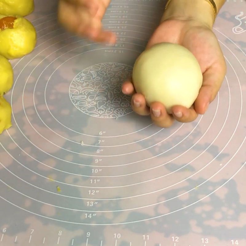 Bước 13 Tạo hình bánh Bánh pía trứng muối