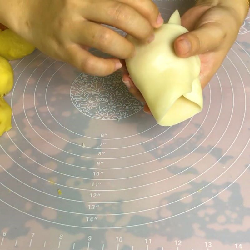 Bước 13 Tạo hình bánh Bánh pía trứng muối