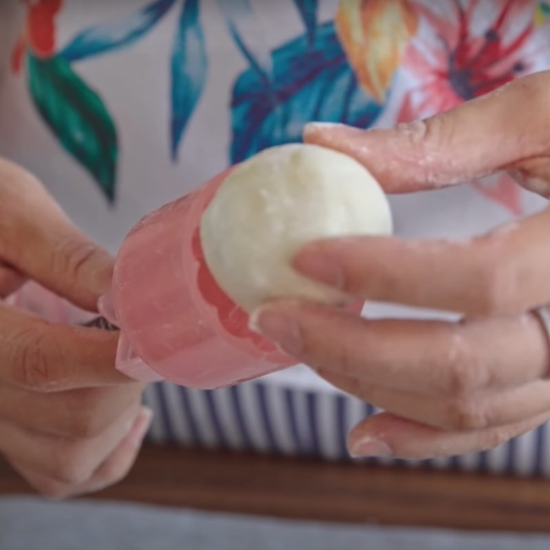Bước 5 Tạo hình bánh trung thu Bánh trung thu lava nhân trứng chảy