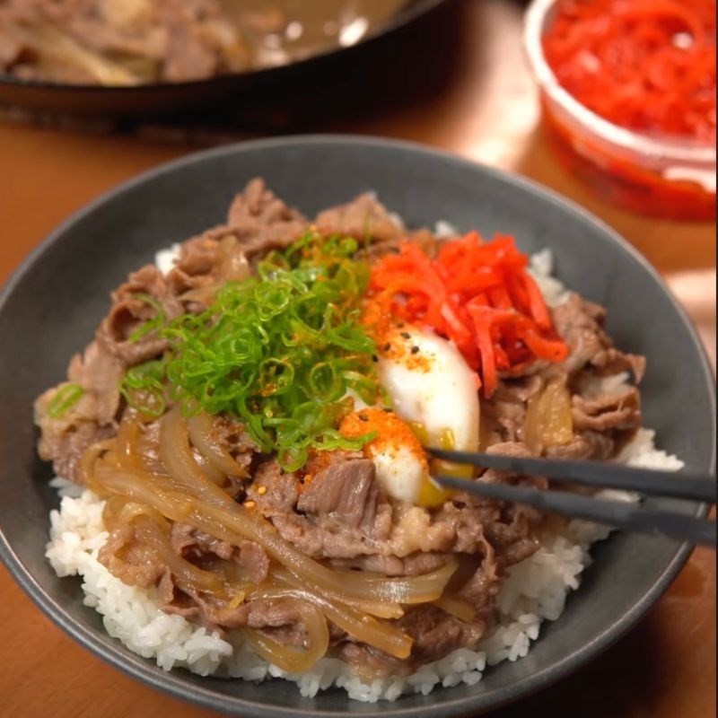 Bước 6 Thưởng thức Cơm bò Gyudon Nhật Bản