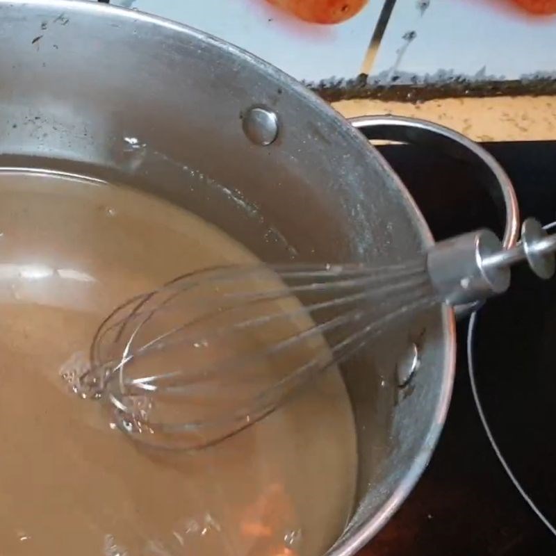 Bước 5 Trộn nước cây thạch đen với đường và bột năng Cách làm thạch đen Cao Bằng