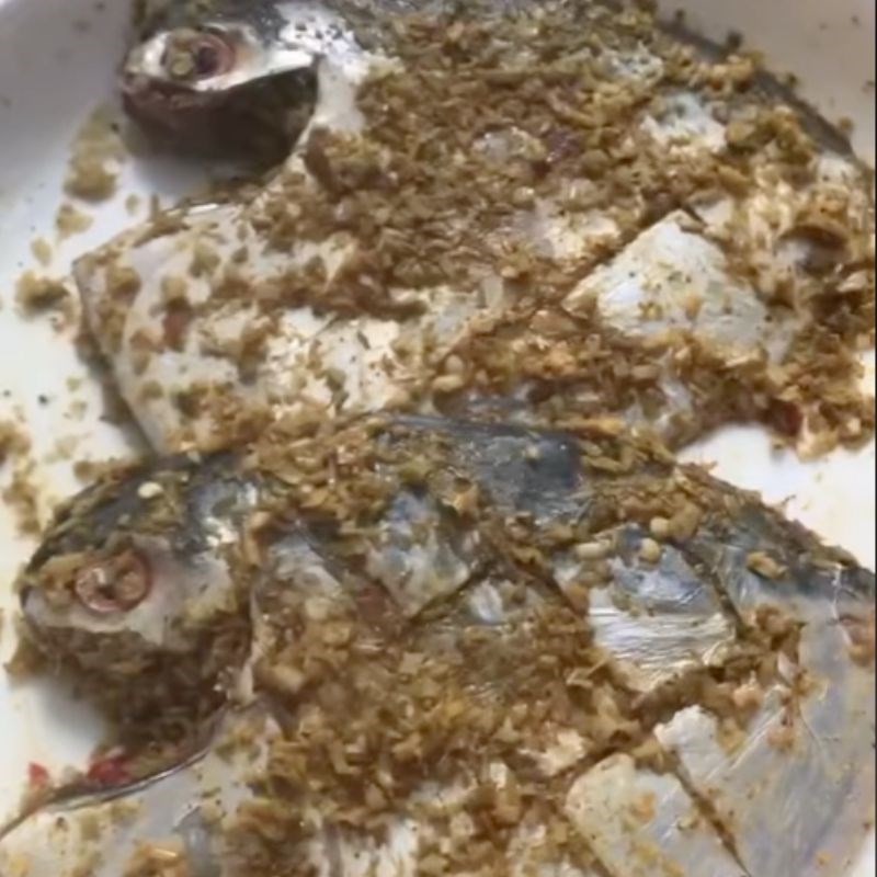 Bước 2 Ướp cá bánh lái Cá bánh lái chiên