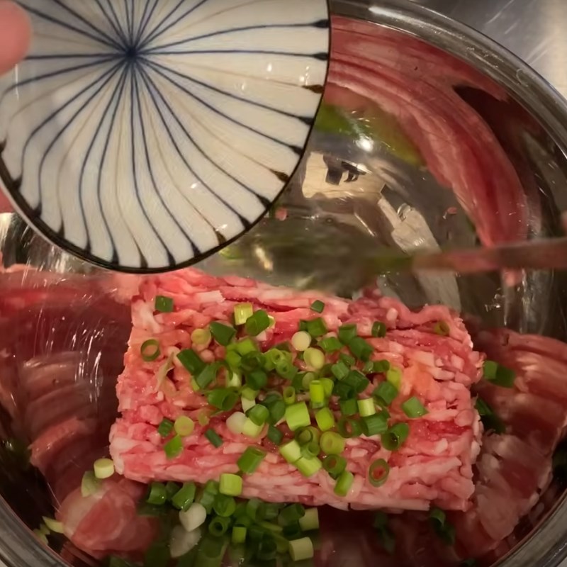 Bước 2 Ướp thịt Súp miso thịt viên