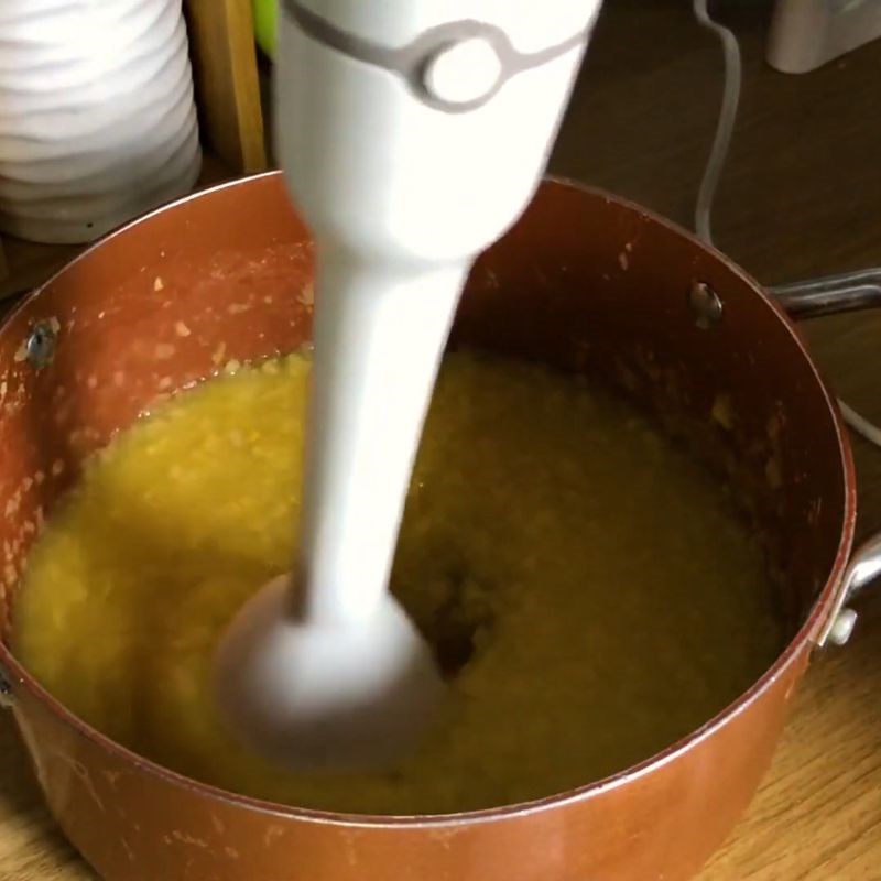 Bước 3 Xay đậu xanh Bánh pía trứng muối