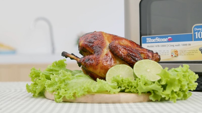 Trải nghiệm nướng g&agrave; nguy&ecirc;n con bằng l&ograve; chi&ecirc;n 3