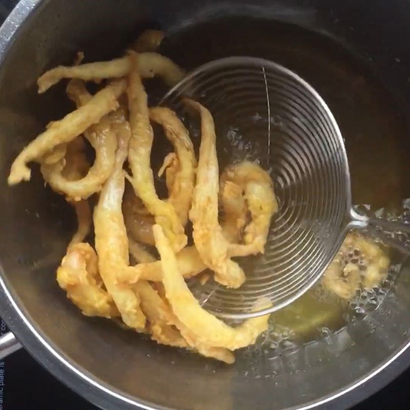 Bước 4 Chiên cá ngần Cá ngần chiên giòn
