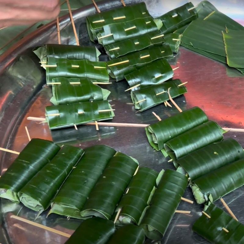 Bước 3 Cuốn lá lốt Rắn mối nướng lá lốt