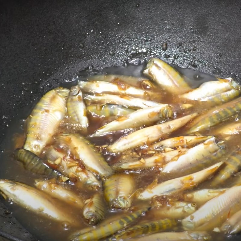 Bước 2 Kho cá Cá heo kho tiêu