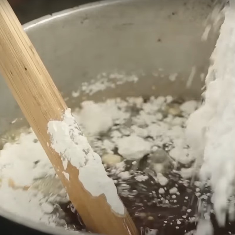 Bước 6 Khuấy bột chè lam Chè lam không cần mạch nha