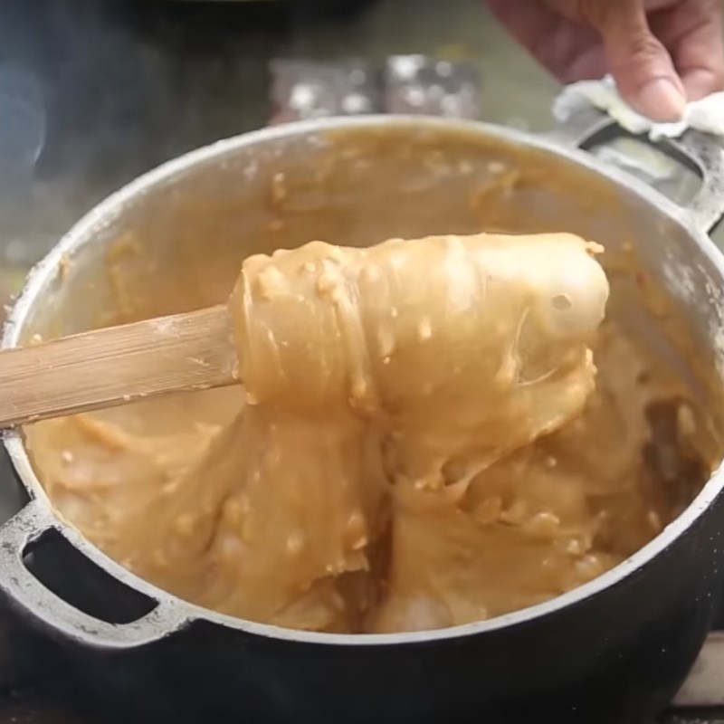 Bước 6 Khuấy bột chè lam Chè lam không cần mạch nha