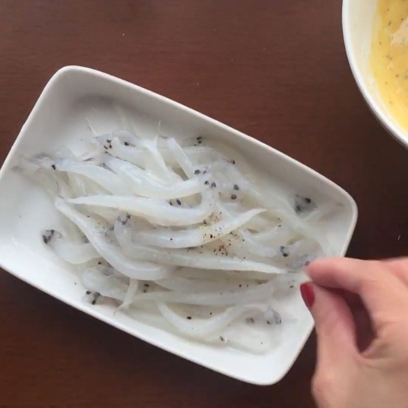 Bước 1 Làm bột ướt Cá ngần chiên giòn