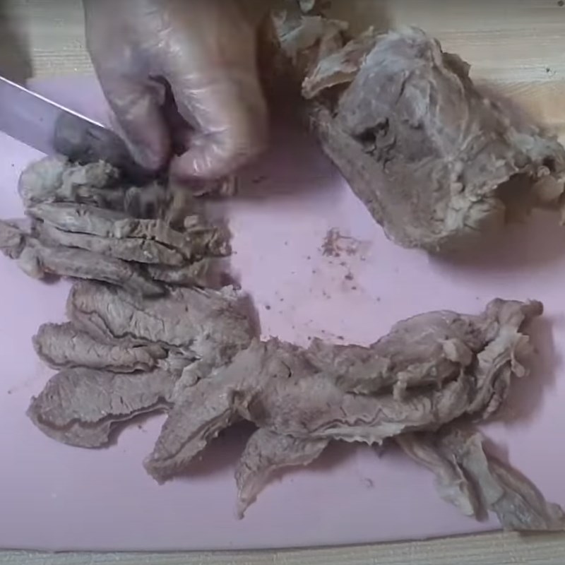 Bước 2 Luộc bắp bò Bắp bò ngâm rau tiến vua