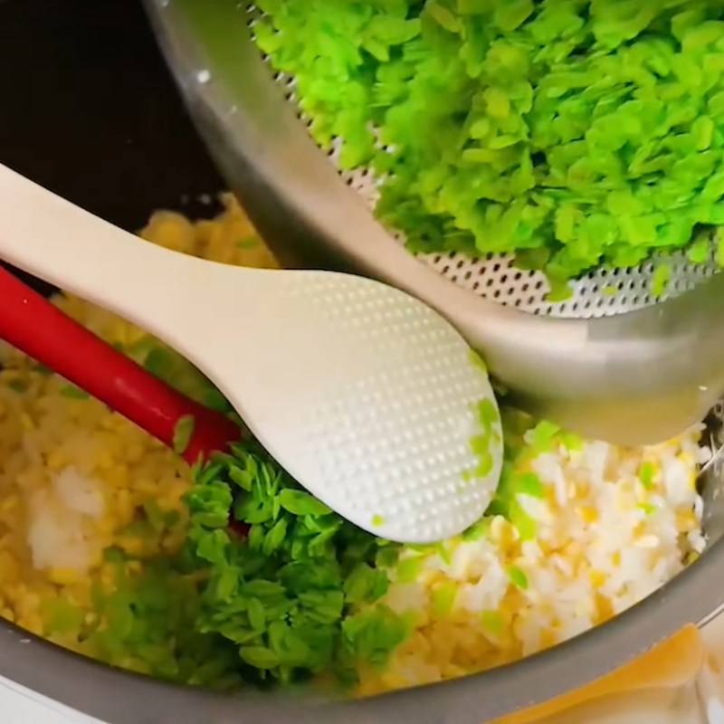 Step 3 Cooking dry green sticky rice with rice cooker