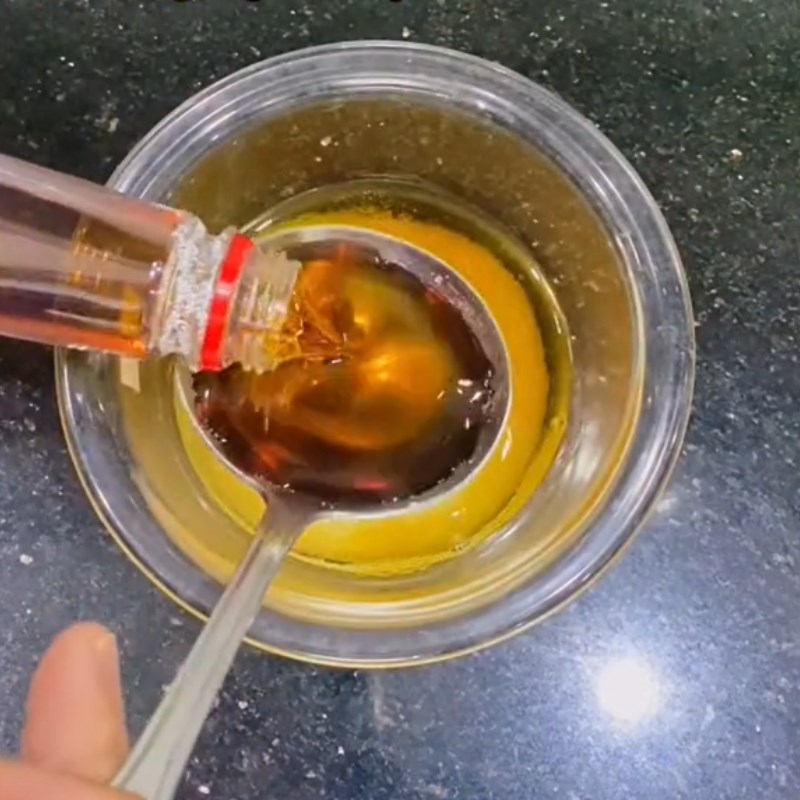 Bước 2 Pha nước sốt Cá bò rim mè