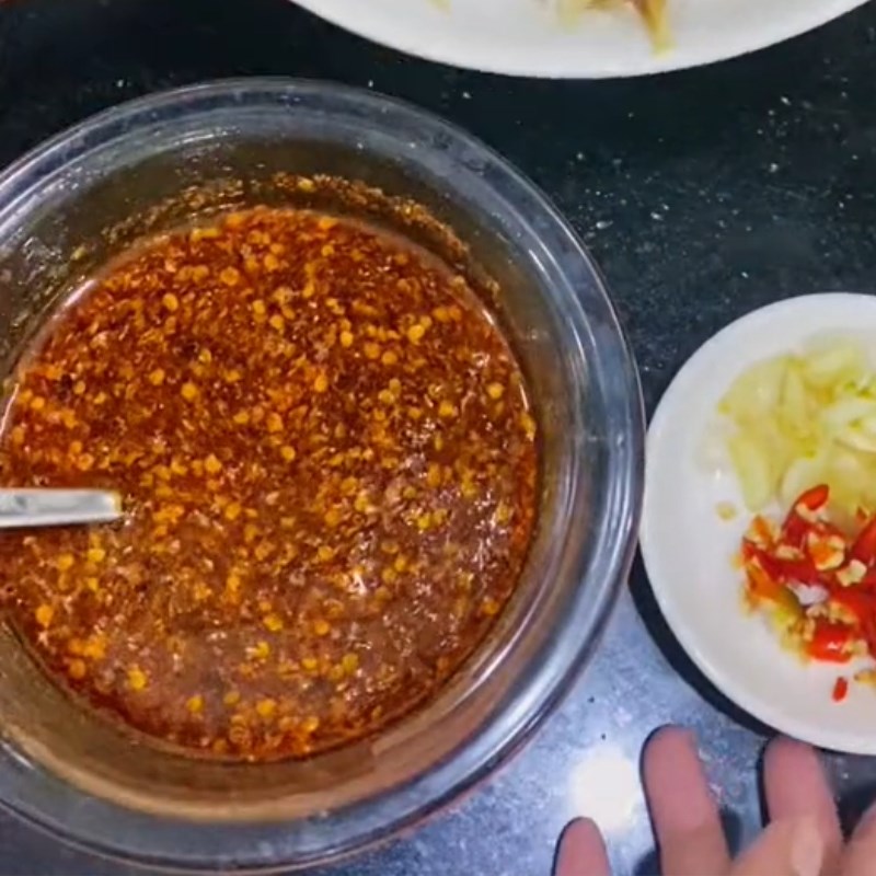 Bước 2 Pha nước sốt Cá bò rim mè