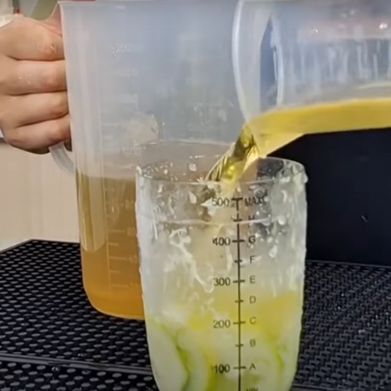 Step 2 Mix Hand-Crafted Lemon Tea in a 500ml Glass