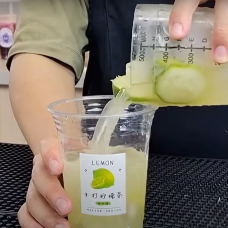 Bước 2 Pha trà chanh giã tay ly 500ml Trà chanh giã tay