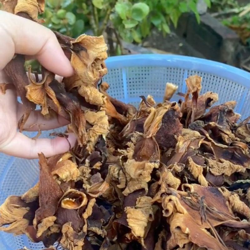 Bước 1 Phơi hoa núc nác Cách chế biến hoa núc nác khô