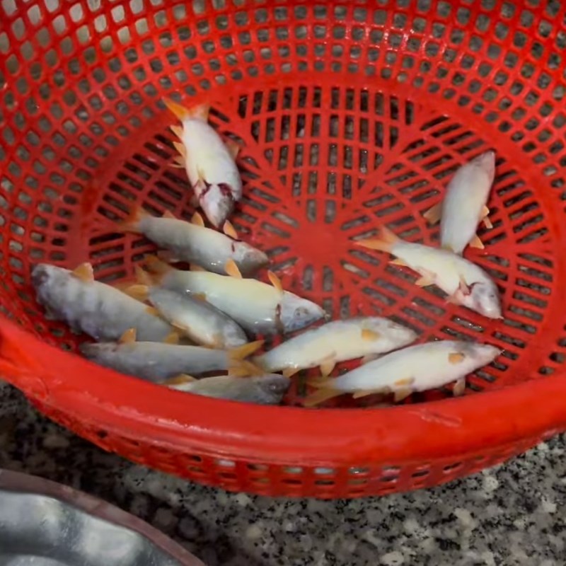Bước 1 Sơ chế cá heo Cá heo kho lạt
