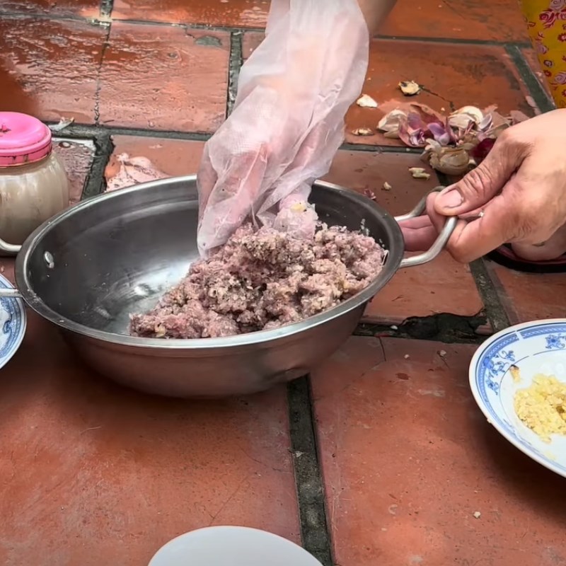 Bước 2 Sơ chế rắn mối Rắn mối nướng lá lốt