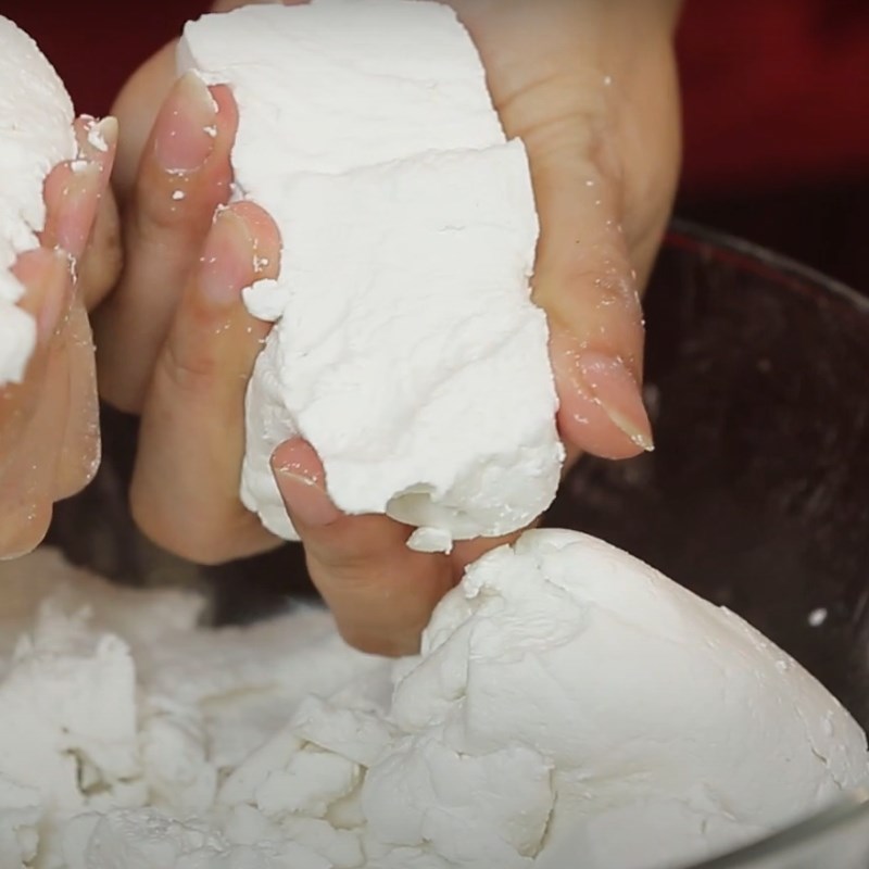 Bước 1 Xay bột Bánh hồng truyền thống