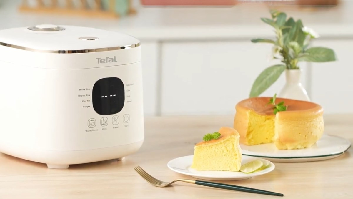 Bánh bông lan nướng bằng nồi cơm điện tử Tefal