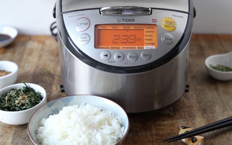 Cơm được giữ ấm mà không bị thiu