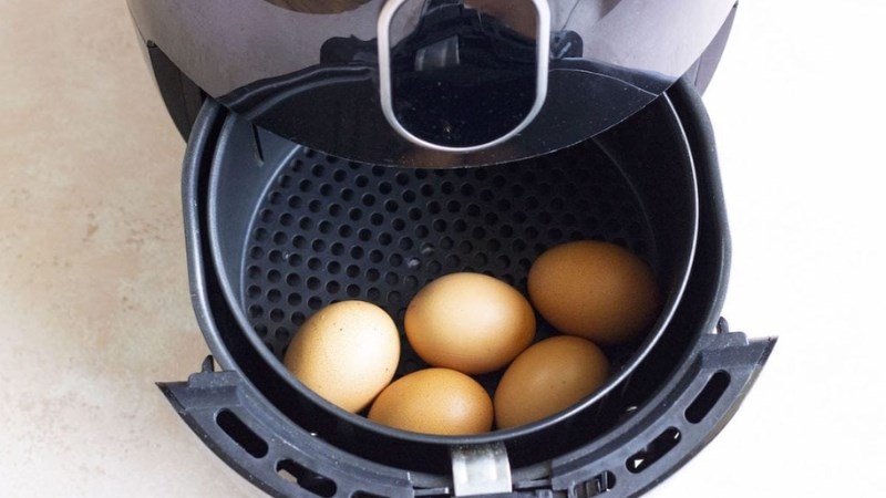 Mẹo lưu ý khi luộc trứng bằng nồi chiên không dầu