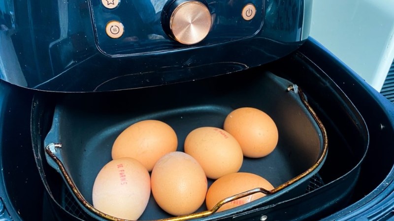 Trứng luộc chín bằng nồi chiên không dầu có thể bảo quản được bao lâu?