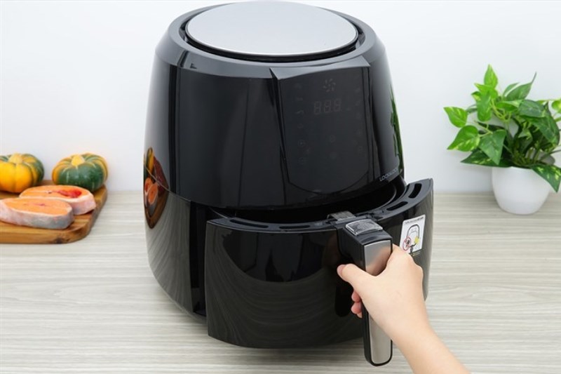 Nồi chi&ecirc;n kh&ocirc;ng dầu Lock&Lock EJF357BLK 5.2 l&iacute;t