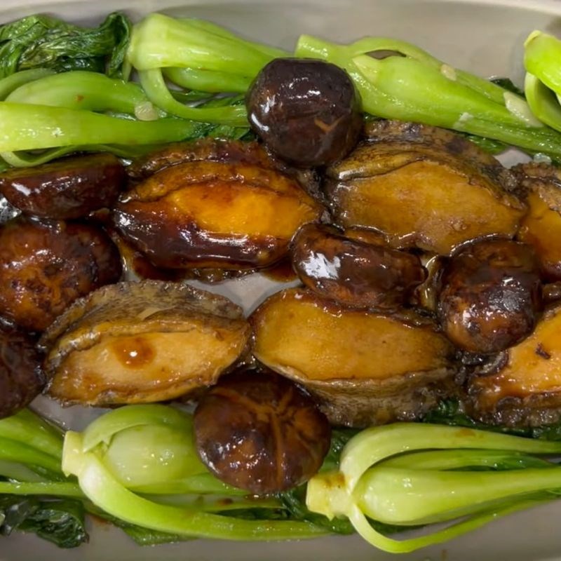 Bước 7 Trình bày và thưởng thức Bào ngư xào nấm đông cô