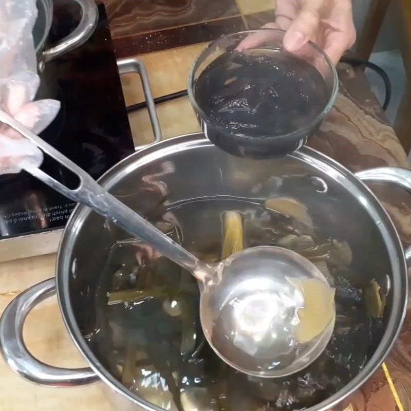 Luộc bột lá mơ cắt sợi