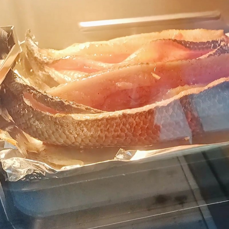 Bước 3 Nướng cá Cá lóc nướng mỡ hành bằng nồi chiên không dầu