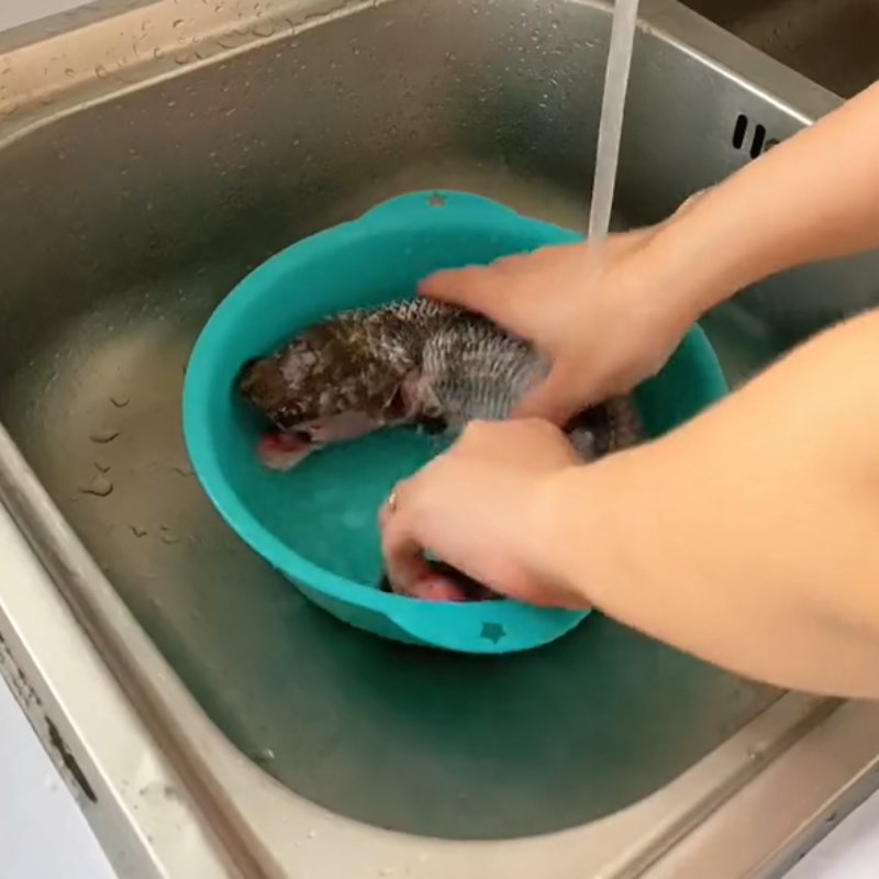 Bước 1 Sơ chế nguyên liệu Cá lóc nướng sa tế bằng nồi chiên không dầu