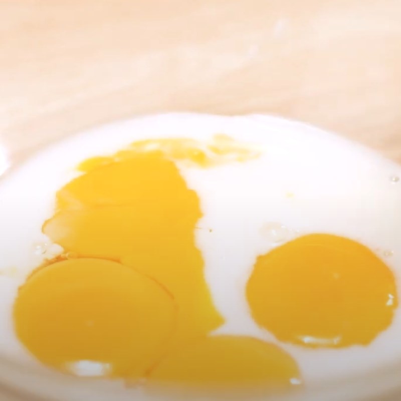 Bước 2 Trộn bột Bánh bông lan nướng bằng nồi cơm điện tử Tefal