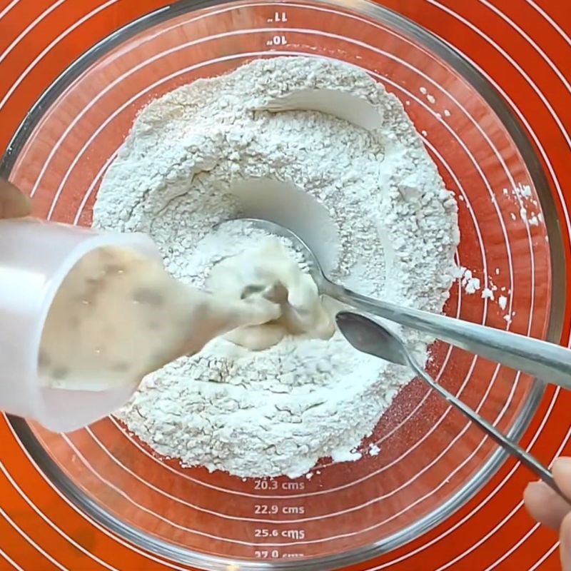 Bước 1 Trộn bột làm vỏ bánh Bánh phi sữa