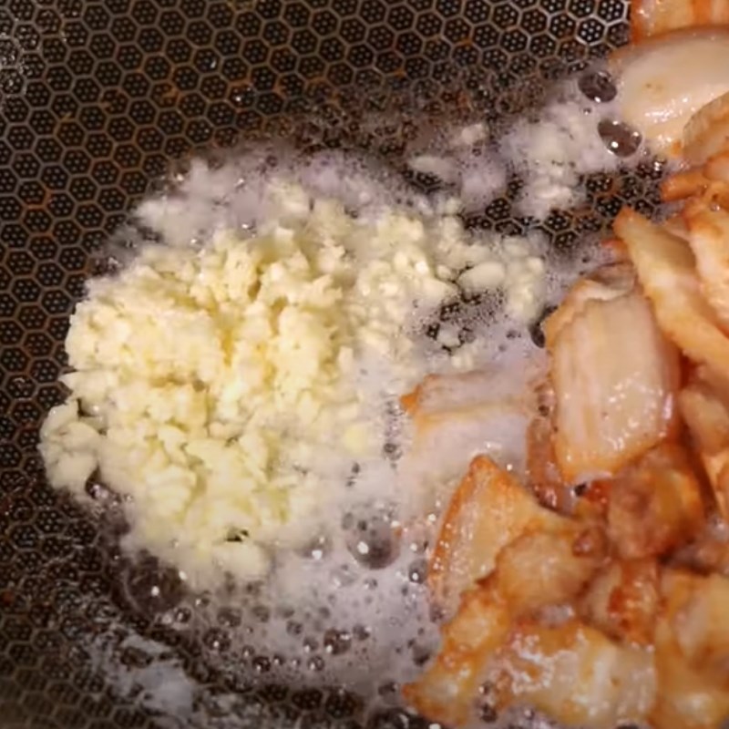 Bước 3 Xào cà tím Cà tím xào thịt ba chỉ