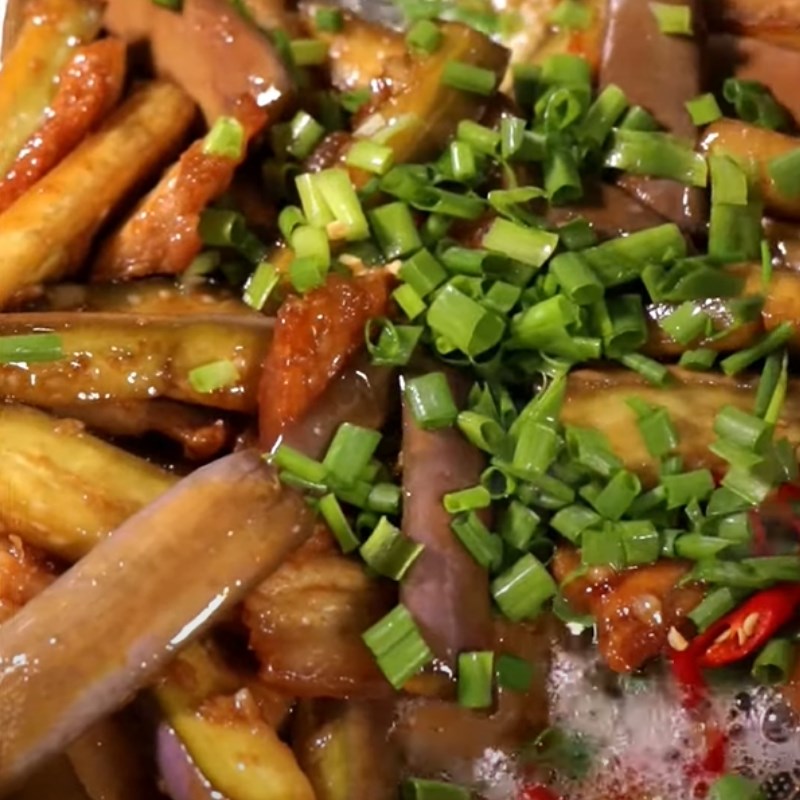 Bước 3 Xào cà tím Cà tím xào thịt ba chỉ