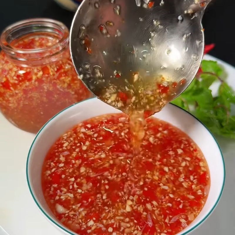Bước 4 Bảo quản nước sốt Gỏi chả lụa