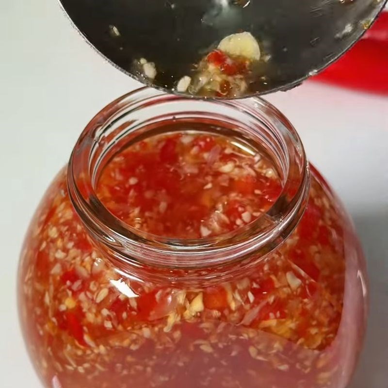 Bước 4 Bảo quản nước sốt Gỏi chả lụa