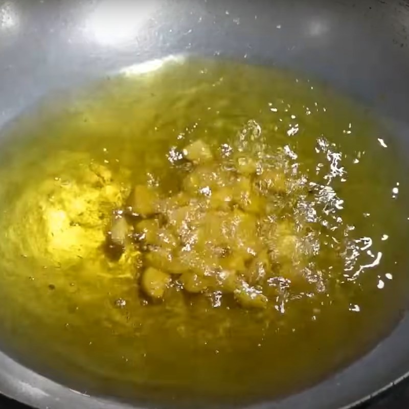 Bước 2 Chiên cật heo Cật heo cháy tỏi