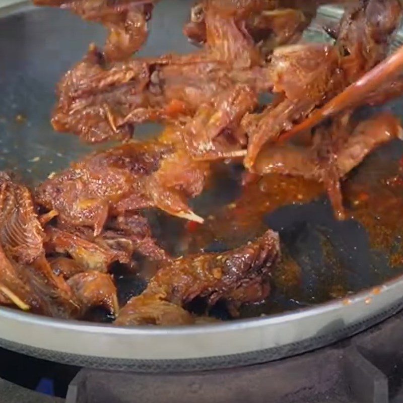 Bước 5 Chiên chuột cùng nước sốt Chuột chiên nước mắm
