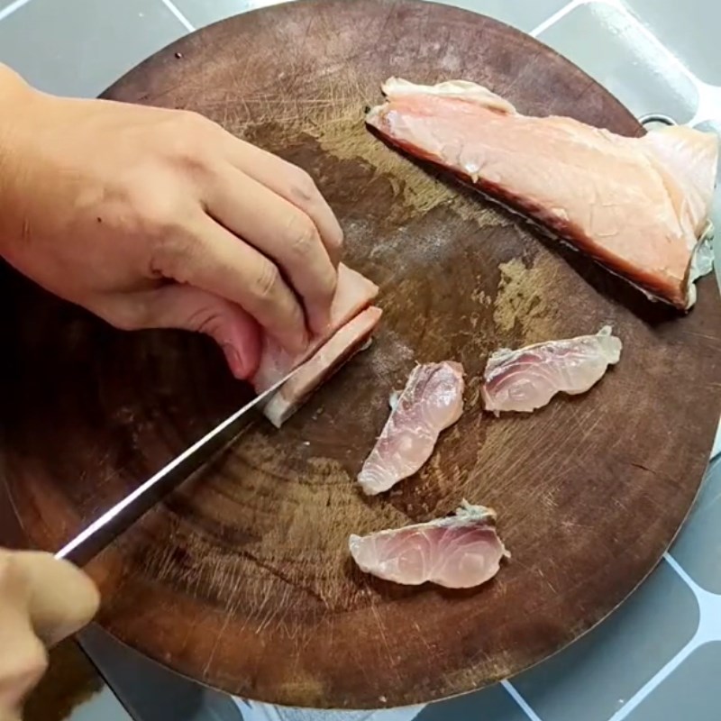 Bước 1 Chuẩn bị nguyên liệu Cá chép giòn xào sả ớt