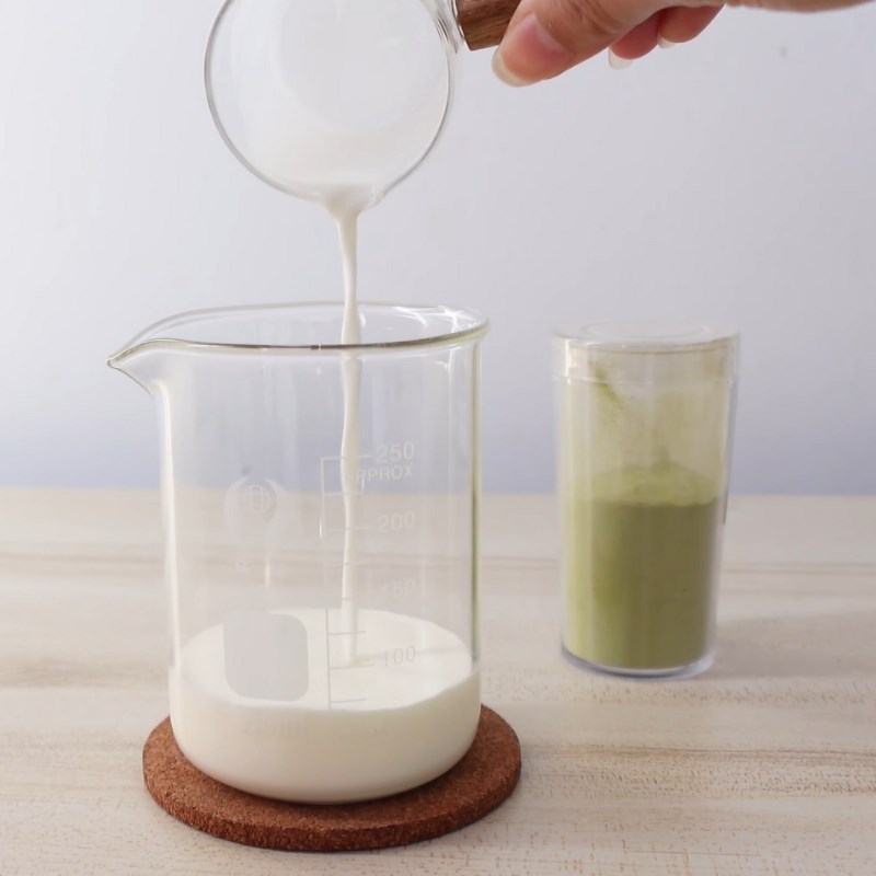Bước 1 Đánh matcha foam Coconut matcha (matcha nước dừa)