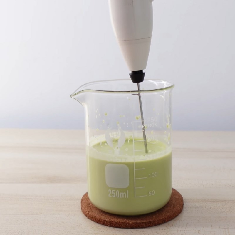 Bước 1 Đánh matcha foam Coconut matcha (matcha nước dừa)