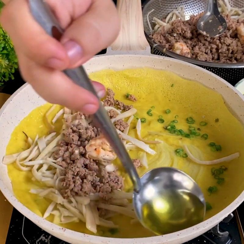 Bước 6 Đúc bánh xèo Bánh xèo vịt